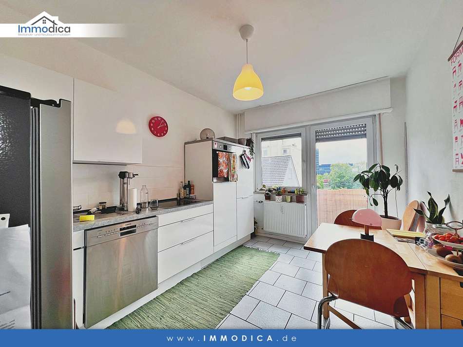 Küche mit Zugang Balkon