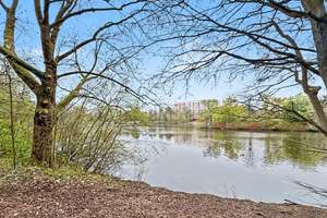 3-Zimmer-Wohnung mit Seeblick, Balkon und großem Gestaltungspotenzial im Grünen von HH-Bramfeld