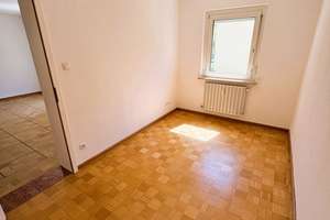 Absolute Ruhelage am Grünzug / Großzügige 3–4-Zi.-Wohnung / Südbalkon / Hobbyraum / Einzelgarage – Milbertshofenerstr. 57 B, 80807 Milbertshofen, München – Vorschaubild 9