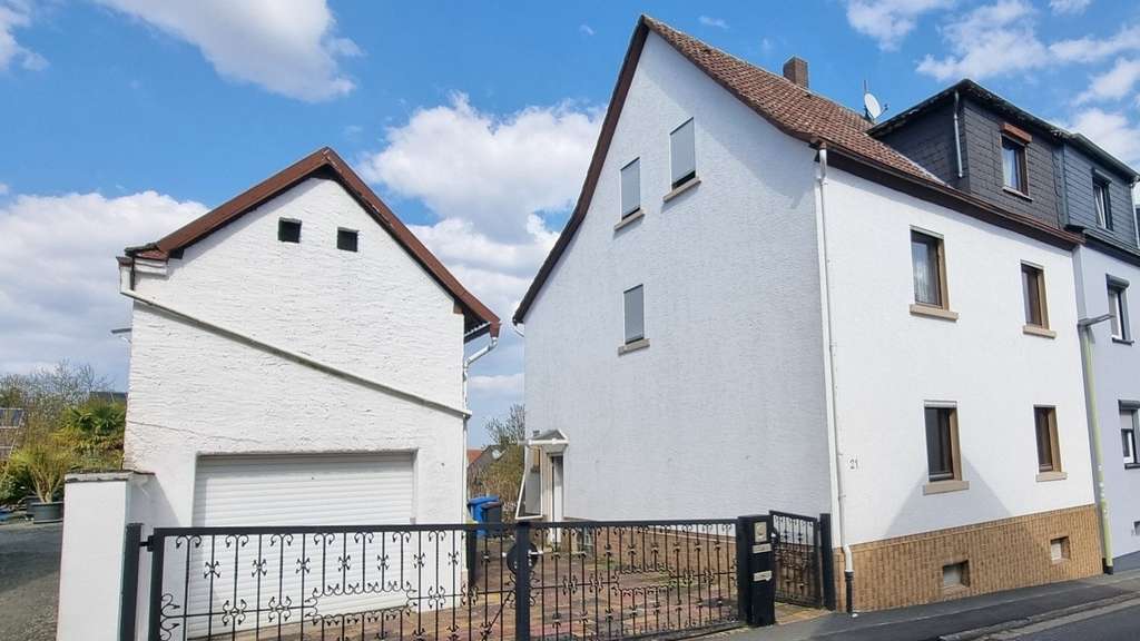 Immobilie in Friedberg (Hessen) - Gestalten statt suchen: 6 Zimmer DHH auf großzügigem Grundstück mit zwei Ebenen in Friedberg / Br - Bild 2