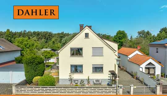 Bild von Großzügiges Wohnhaus in bester Lage – flexibel nutzbar mit Nebengebäude und Garagen!