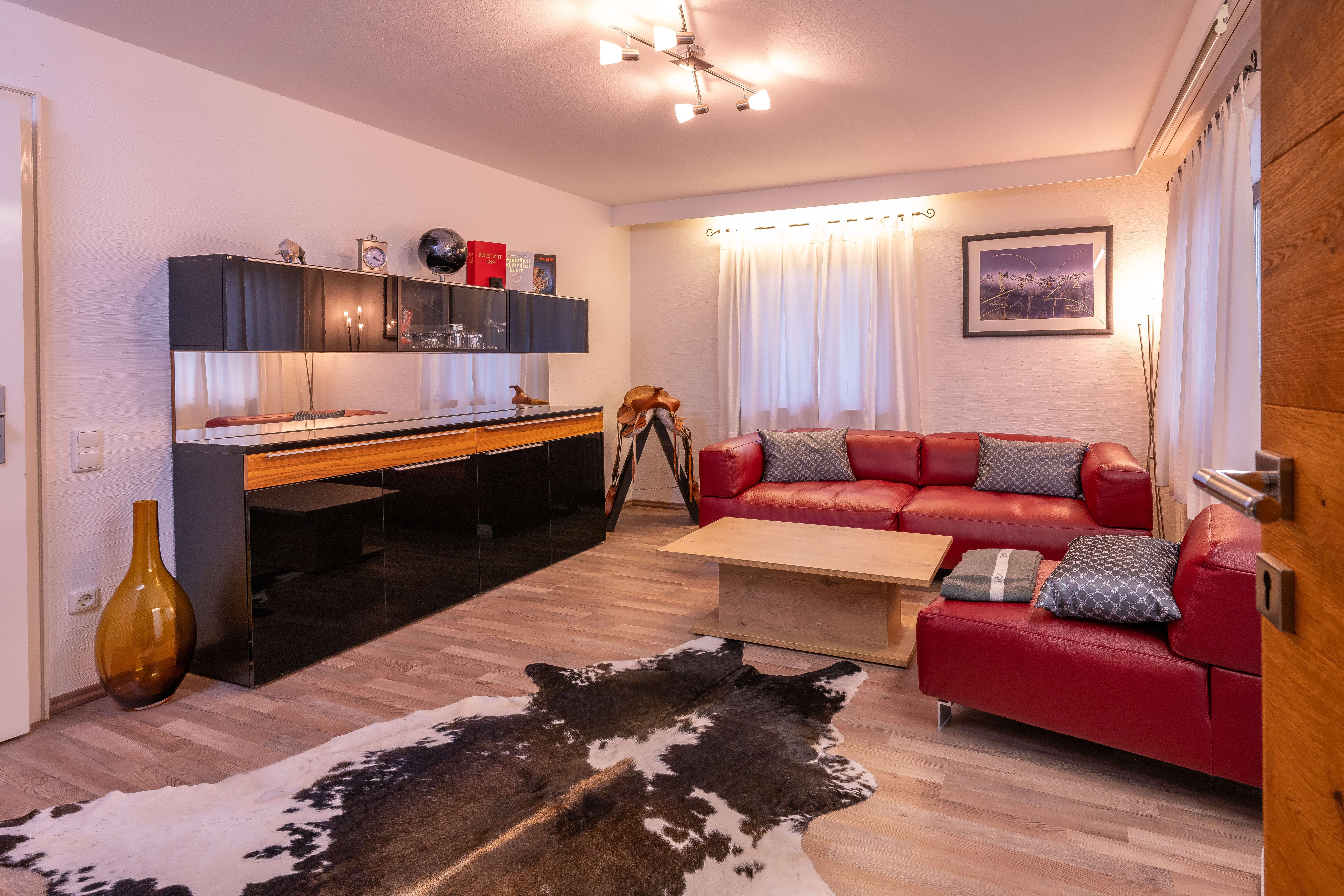 Immobilie in Grabenstätt - Vielseitig nutzbares Haus im Herzen von Grabenstätt - Bild 1