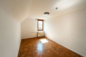 Elegante 4-Zimmer-Dachgeschosswohnung mit Charme – Lichtdurchflutet in Esslingen – Die vollständige Adresse der Immobilie erhältst du vom Anbieter., 73728 Innenstadt, Esslingen am Neckar – Vorschaubild 10