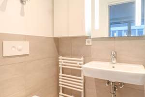 Stilvoll möblierte Etagenwohnung mit moderner Einbauküche! – Konrad-Adenauer-Platz 10, 40210 Stadtmitte, Düsseldorf – Vorschaubild 5
