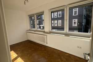Ansprechende 4-Raum-Wohnung mit Balkon in Siegens bester Lage mit Blick ins Grüne – Siegen-Wittgenstein (Kreis) – Vorschaubild 12