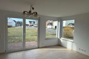 Doppelhaushälfte mit Garten – Die vollständige Adresse der Immobilie erhältst du vom Anbieter., 92637 Lerchenfeld, Weiden in der Oberpfalz – Vorschaubild 4