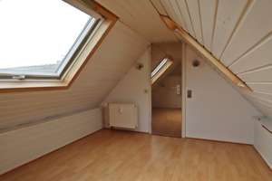 Helle 2-Zimmer-Dachgeschosswohnung mit Einbauküche und großem Dachboden in Düsseldorf-Wittlaer – Bockumer Straße 43, 40489 Wittlaer, Düsseldorf – Vorschaubild 8