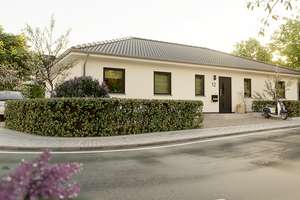 Moderner Bungalow – komfortabel wohnen ohne Kostenrisiko – Die vollständige Adresse der Immobilie erhältst du vom Anbieter., 93426 Roding – Vorschaubild 1