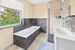 Haus mit Garten, zwei Garagen & zwei Terrassen - 
Einzug nach Absprache möglich – Die vollständige Adresse der Immobilie erhältst du vom Anbieter., 78628 Rottweil – Vorschaubild 6