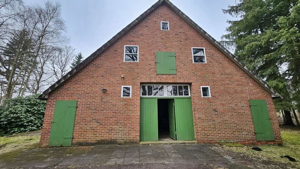 Immobilie in Gnarrenburg - immo-schramm.de: Reizvoll zurückgelegen: Bauernhaus und Grünland - Bild 1