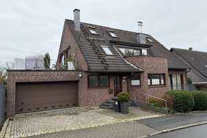 Interessantes Dreifamilienhaus (Baujahr 1993) mit XL-Doppelgarage in guter Lage von Bochum-Linden