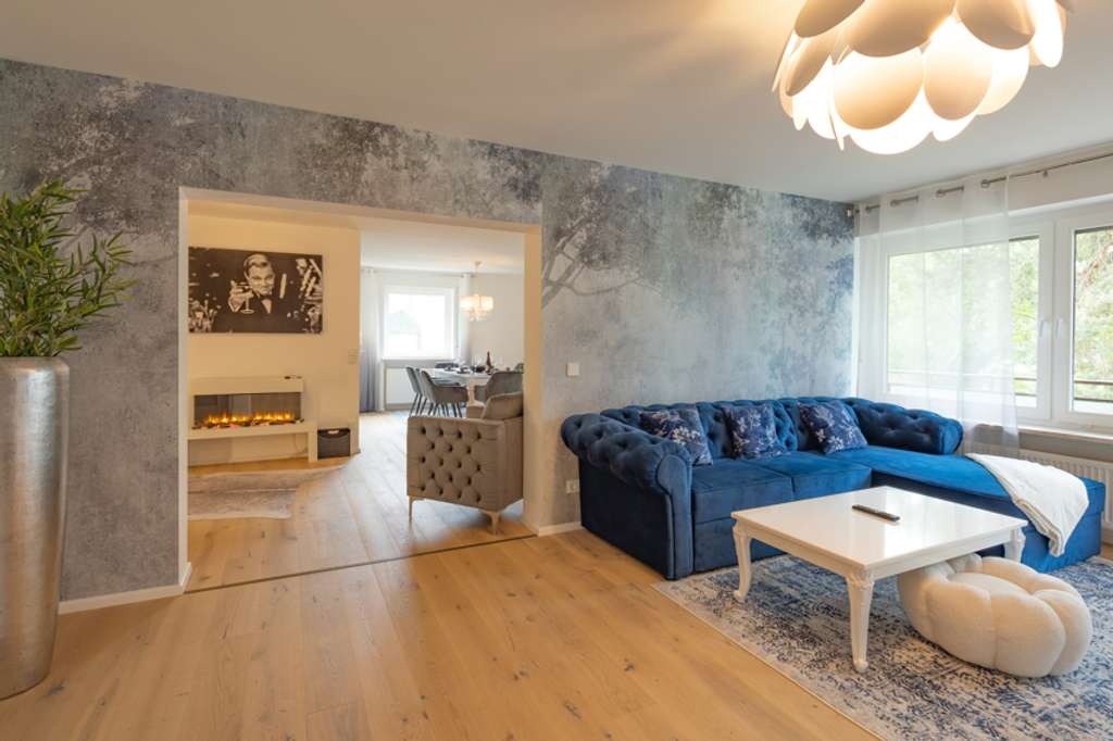 Top sanierte 3,5 Zimmerwohnung mit großem Hobbyraum und Garage