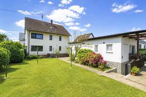 METZ IMMOBILIEN - Dreifamilienhaus mit Potenzial und großem Grundstück