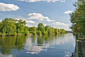 830 qm Wassergrundstück mit Privathafen für Neubauvilla mit ca. 320qm Wohnfläche