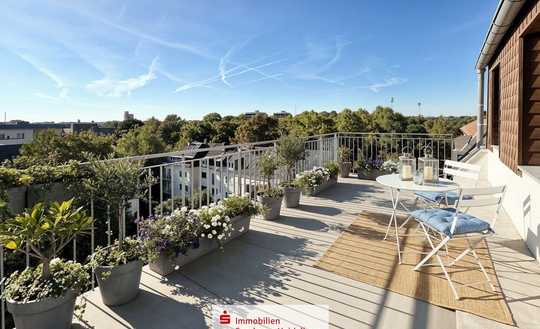 Stilvolle Dachgeschosswohnung im Jugendstil mit sonniger Dachterrasse im Musikerviertel