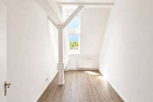 Frisch sanierte Dachgeschoss-Wohnung I sofort verfügbar – Eichborndamm 32, 13403 Reinickendorf (Ortsteil), Berlin – Vorschaubild 2