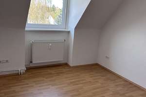 Dachgeschoßwohnung mit drei Zimmern und EBK in Lübeck – Ratzeburger Allee 100, 23562 Sankt Jürgen, Lübeck – Vorschaubild 6