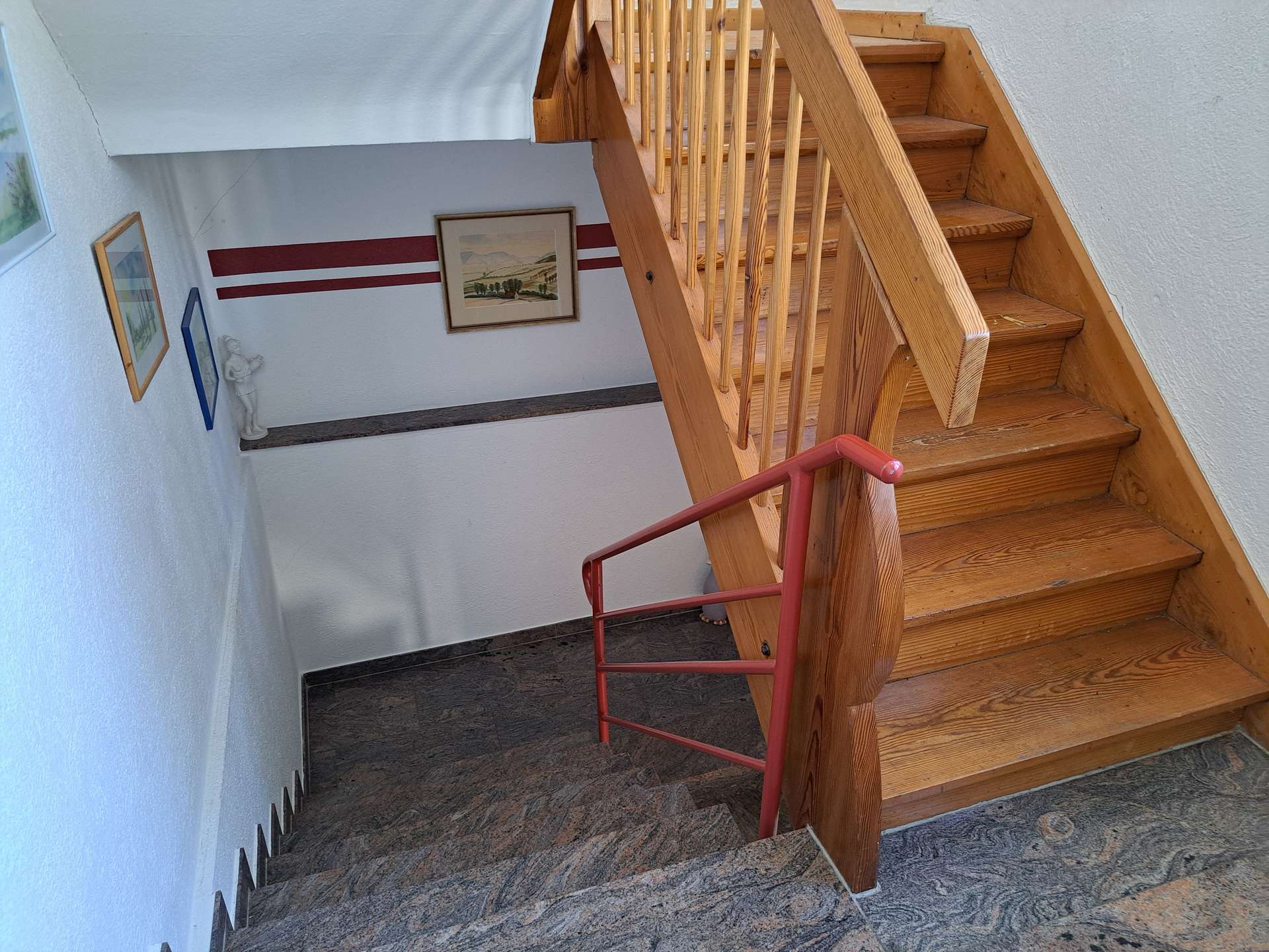 Sanierungsbedürftiges Zweifamilienhaus in begehrter Lage, Esslingen Kreis – Bild 4