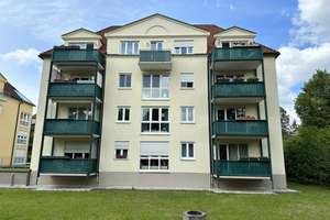 Lindenpark in Dresden-Laubegast: Ruhige Drei-Zimmer-Wohnung mit Balkon in direkter Elbnähe