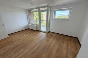 *FREIES SANIERTES  1 ZI. APPARTEMENT MIT NEUER KÜCHE+AUFZUG+TIEFGARAGE*