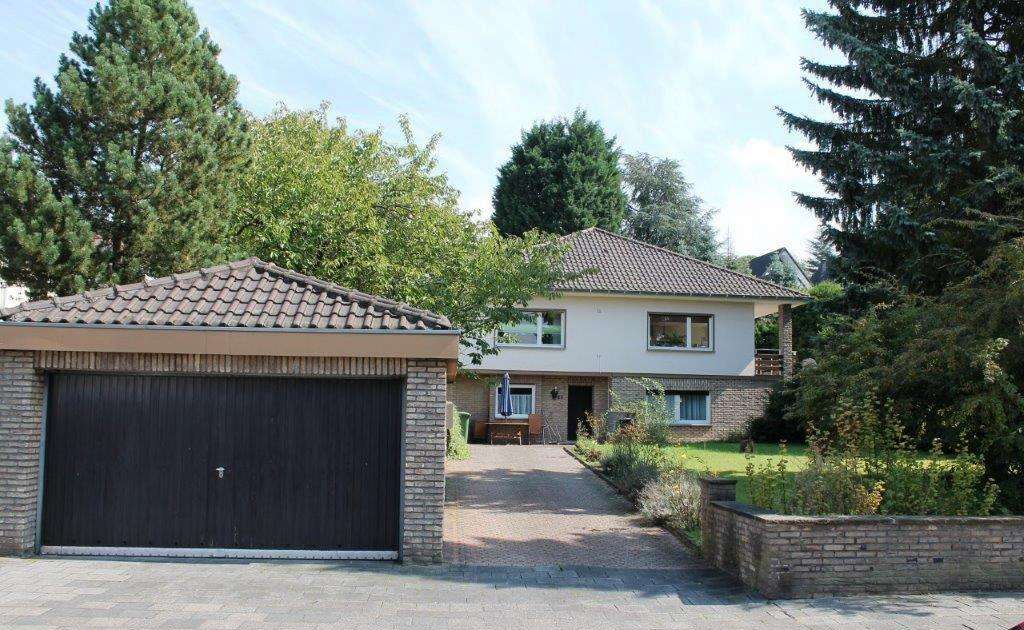 Walmdachvilla mit Einliegerwohnung und Baurechtsreserve