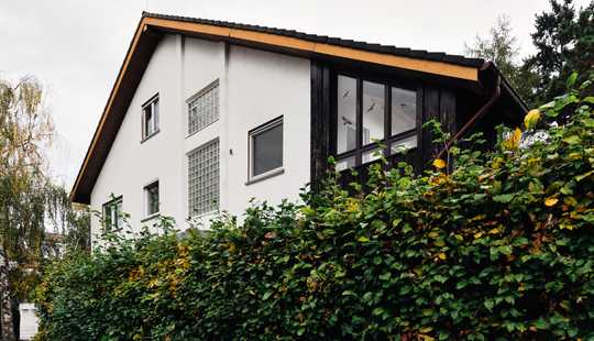 Bild von Halbes Mehrfamilienhaus: 4 Zimmerwohnung im 1. OG + 2 Zimmer-ELW im DG - zur Teilvermietung geeignet