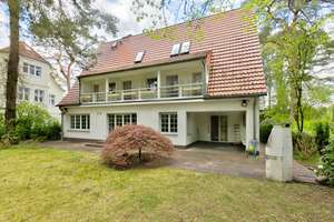 KLASSIK TRIFFT AUF MODERNE IN BEGEHRTER LAGE:  TEILSANIERTE VILLA IM ERSTBEZUG MIT SONNIGEM GARTEN – Die vollständige Adresse der Immobilie erhältst du vom Anbieter., 14089 Gatow, Berlin – Vorschaubild 1