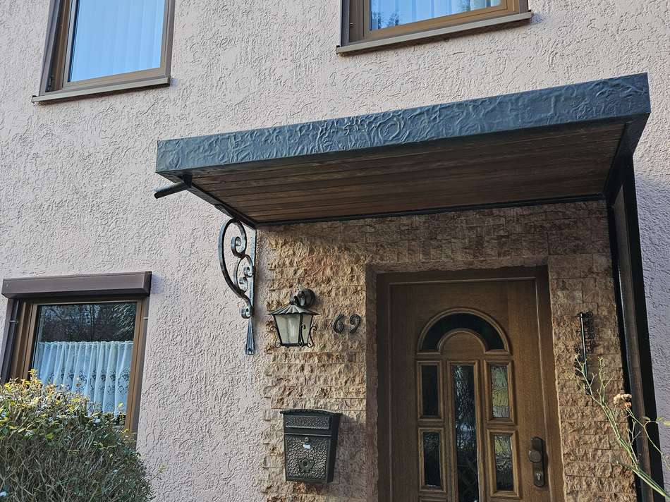 Vorderseite Hauseingang