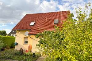 kurze Wege für den Alltag - Bj. 2003 | Gäste-WC | Tageslichtbad | gepflegter Garten | Doppelcarport – 4319 Engelsdorf, Leipzig – Vorschaubild 4