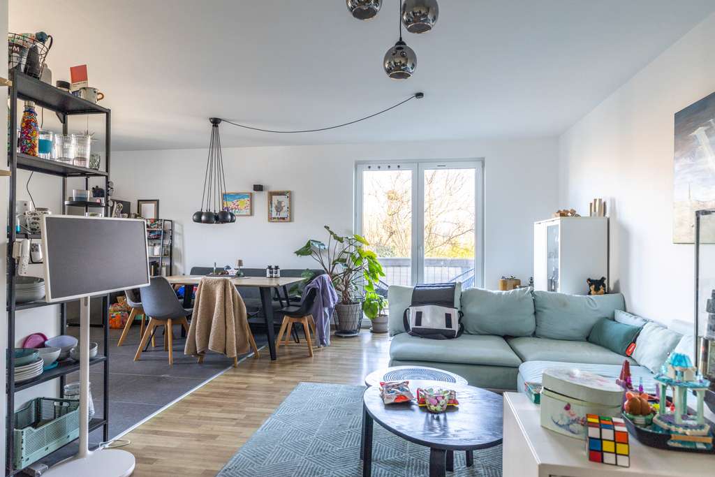 Immobilie in Kahl am Main - Kahl am Main: Gut geschnittene und vermietete 3-Zimmer-Wohnung mit Balkon in kleiner Wohneinheit - Bild 1