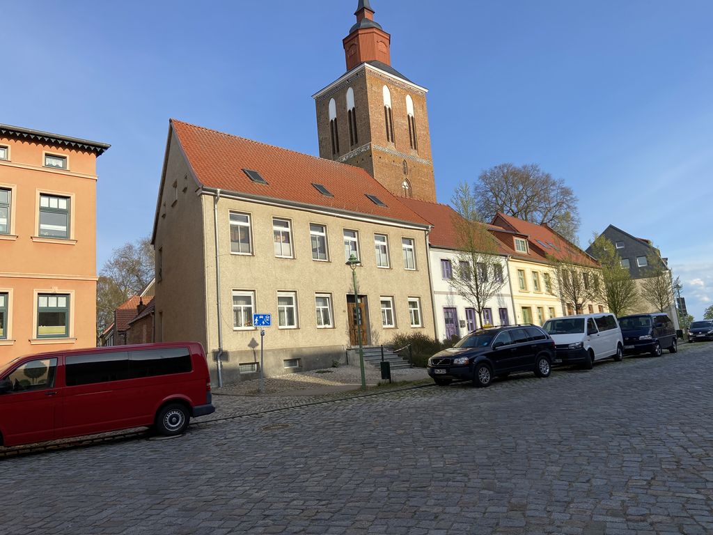 Ansprechendes Mehrfamilienhaus mit elf Zimmern in