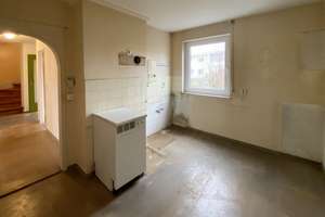 NBG-EIBACH: KOMPLETT SANIERUNGSBEDÜRFTIGES 2-FAMILIEN-REIHENMITTELHAUS OHNE GARAGE IN RUHIGER LAGE – Riedenburger Straße 39, 90451 Röthenbach Ost, Nürnberg – Vorschaubild 22
