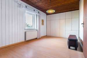 GERÄUMIGES EINFAMILIENHAUS IN SCHÖNER GRÜNER LAGE, MIT ZWEI BÄDERN, VOLL UNTERKELLERT UND GARAGE – Soest (Kreis) – Vorschaubild 13
