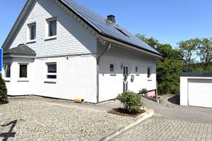 Geräumiges und gepflegtes Einfamilienhaus mit Doppelgarage - Ruhige Lage in Fuldatal-Ihringshausen