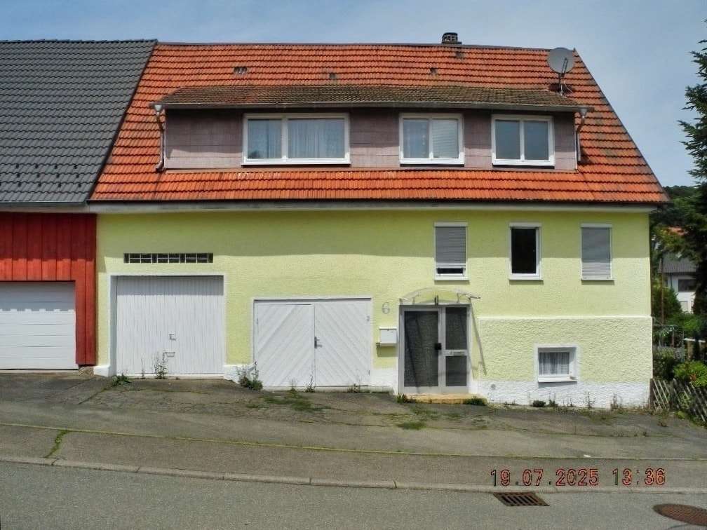 ! Albstadt ! Einfamilienwohnhaus mit Einliegerwohnung in attraktiver Wohnlage von Albstadt-Pfeffinge, Zollernalbkreis – Bild 2