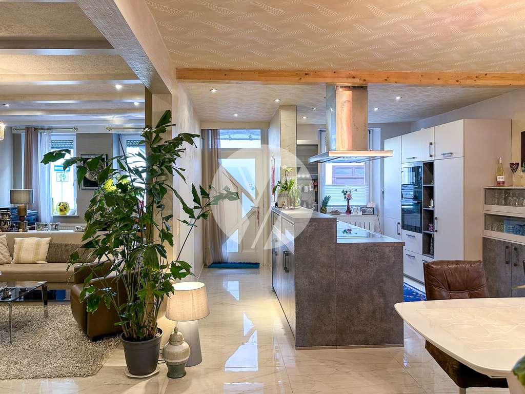 Immobilie in Schweich - NEUER PREIS // Klein von außen, groß im Wohnerlebnis // Ihre Oase mit viel Potential im Zentrum von  - Bild 2