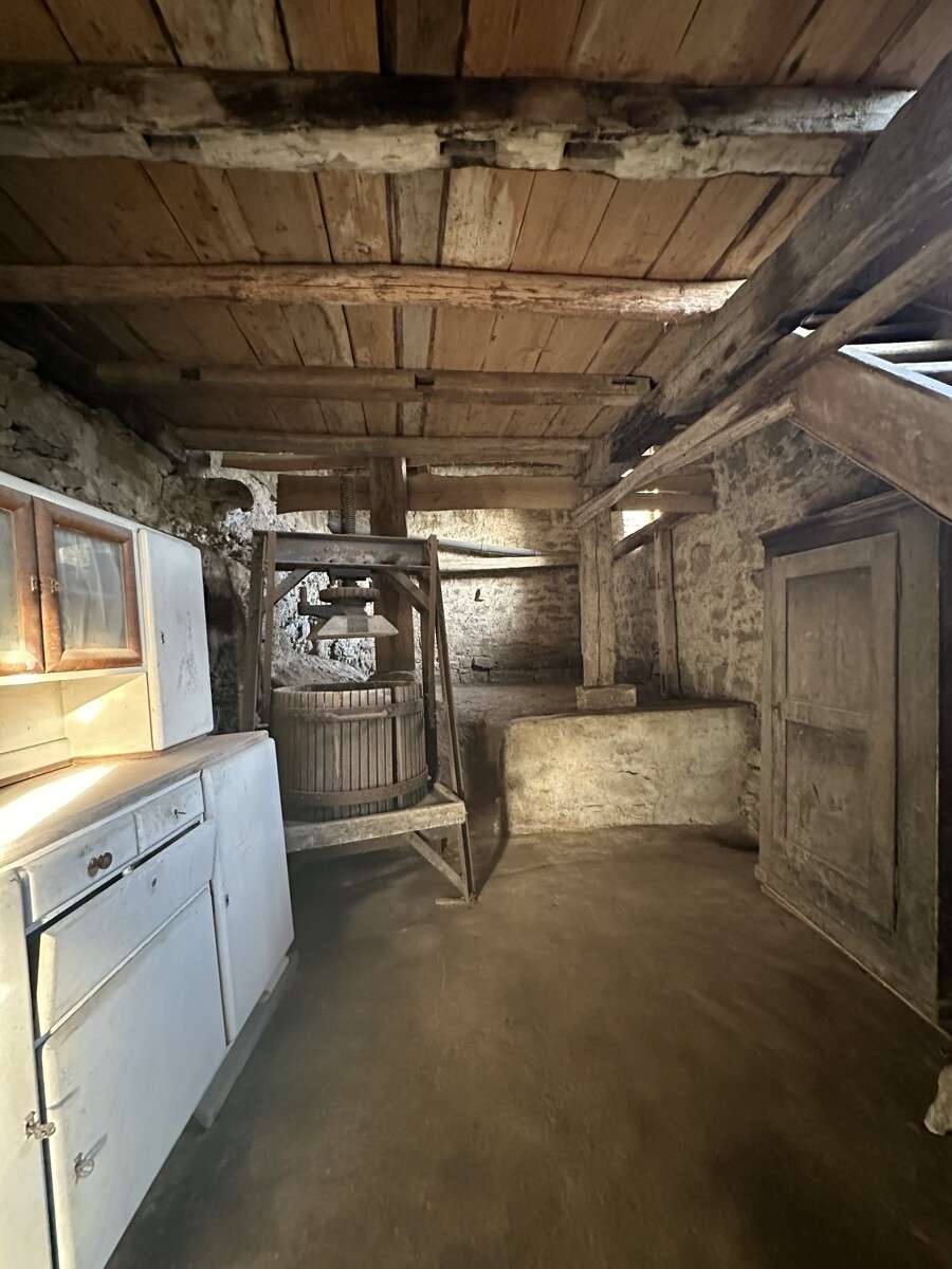 Immobilie in Schöntal - Charaktervoller Hof mit Haus, Garage und Nebengebäuden! - Bild 1