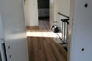 Das Haus liegt in der Gemeinde Nörvenich in einer ruhigen Seitenstraße. Verkehrsmässig ist Nörvenich – Die vollständige Adresse der Immobilie erhältst du vom Anbieter., 52388 Nörvenich – Vorschaubild 1