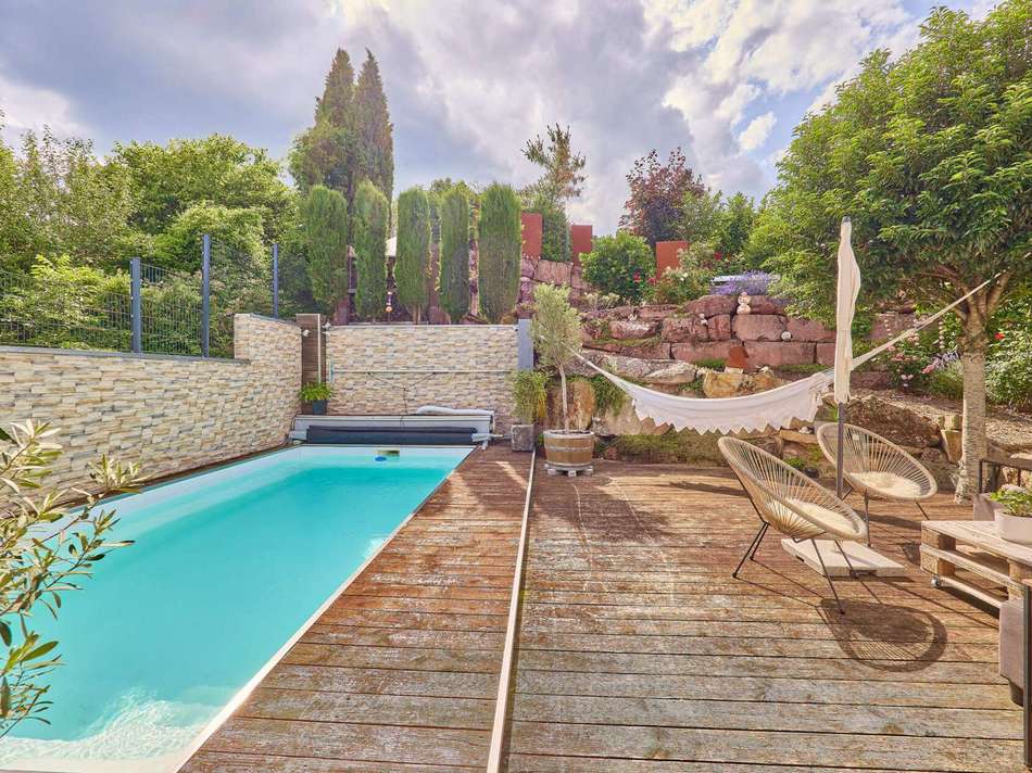 Garten mit Pool