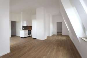 ** Helle 4 Zimmer im Dachgeschoss * offene Küche mit EBK * 2 Bäder * Loggia! – Beckerstraße 3, 4179 Neulindenau, Leipzig – Vorschaubild 3