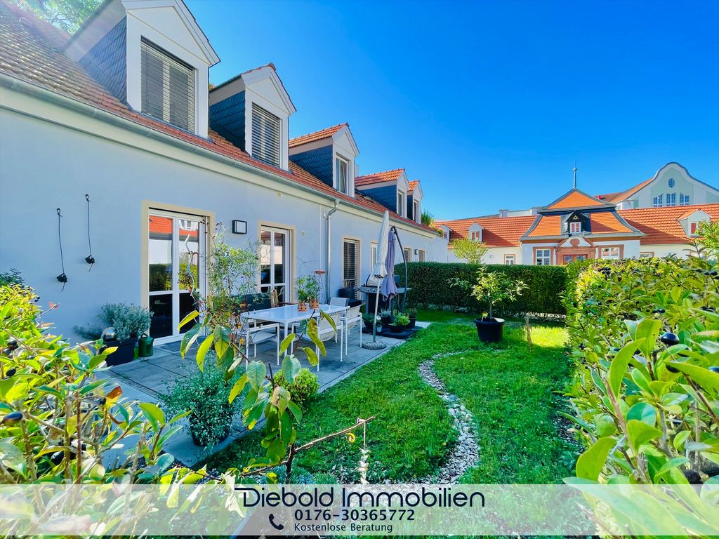 Doppelhaushälfte mit großzügiger Terrasse, Garten und Tiefgaragen