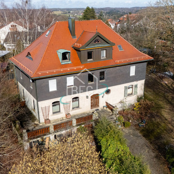 Historische Villa mit besonderem Charme auf parkähnlichem Grundstück
