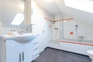 Zwei- bis Dreifamilienhaus mit Potential in ruhiger grüner Lage – 60437 Harheim, Frankfurt am Main – Vorschaubild 13
