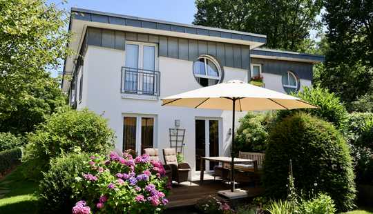 Bild von Moderne Doppelhaushälfte mit Garten und Garage in Hamburg-Marmstorf – Perfekt für Familien