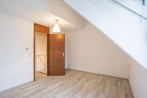 +++ renovierte DG-Maisonette - sep. Zugang - S-Blk. mit Blick ins Grüne - inkl. EBK & Kfz-Stpl. +++ – Mercatorweg 57, 70439 Stammheim-Süd, Stuttgart – Vorschaubild 17