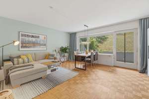 Charmante 2-Zimmer-Wohnung mit Südterrasse, Balkon mit Weitblick und Einzelgarage in Halbhöhenlage
