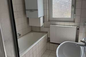 HN-Süd: Schöne 3 Zi.-DG-Whg. im 2. OG, ohne Balkon ! – Schmidbergstraße 30, 74074 Heilbronn, Heilbronn – Vorschaubild 3