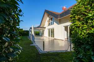 Exklusives Einfamilienhaus in Traumlage in Weilheim/Teck mit Schwimmbad, Sauna & Wintergarten – Esslingen (Kreis) – Vorschaubild 1