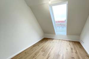 Dachgeschosswohnung mit Wohnküche und Fußbodenheizung – Margarete-Walter-Straße 12, 10407 Prenzlauer Berg, Berlin – Vorschaubild 5