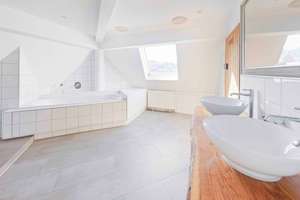 Stilvolle 3,5-Zimmer-DG-Wohnung mit Sauna, Kamin und Stellplatz in zentraler Stuttgarter Lage – Die vollständige Adresse der Immobilie erhältst du vom Anbieter., 70180 Lehen, Stuttgart – Vorschaubild 5
